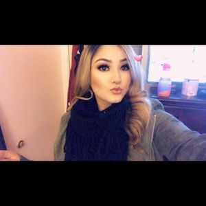 Meet your Posher, Crystal